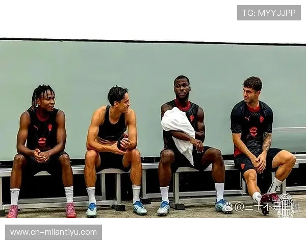 AC米兰足球队主场圣西罗球场的精彩比赛瞬间与观众热情场景 AC米兰足球队主场圣西罗球场的精彩比赛瞬间与观众热情场景